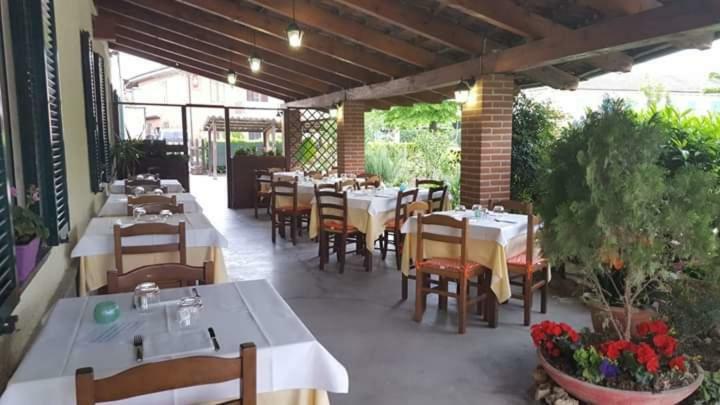 Locanda Della Luna Rossa Calosso Eksteriør bilde